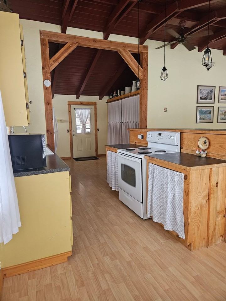 1639 Sleeping Child Rd - Photo 4 of 17