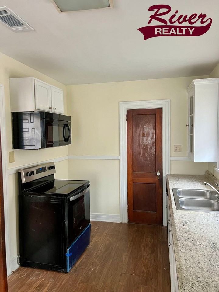 1317 Laurel Street - Photo 6 of 11