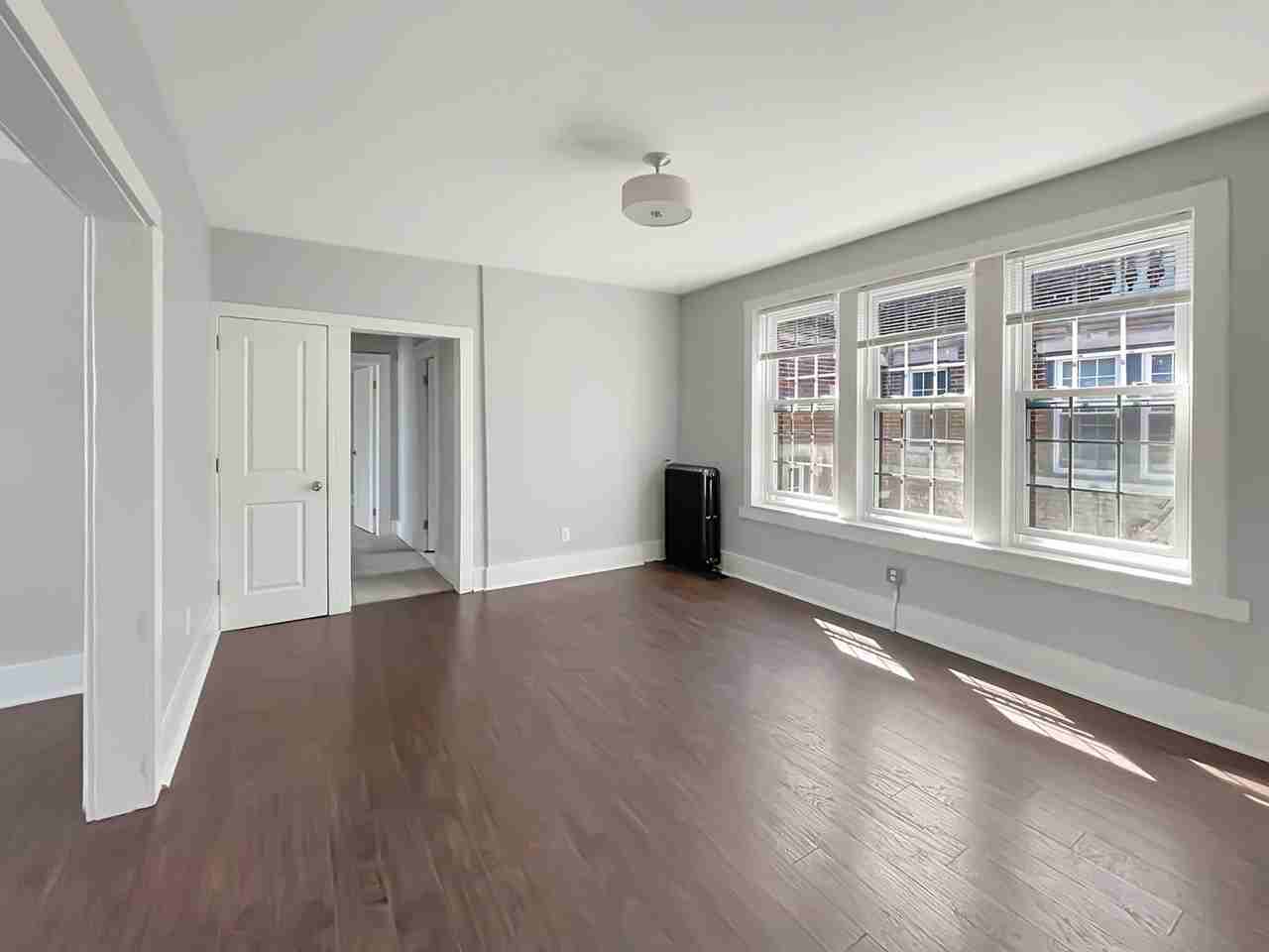 Boston Court Detroit - Photo 7 of 27