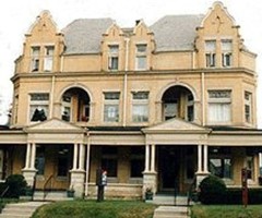 featured image of 117 E King St