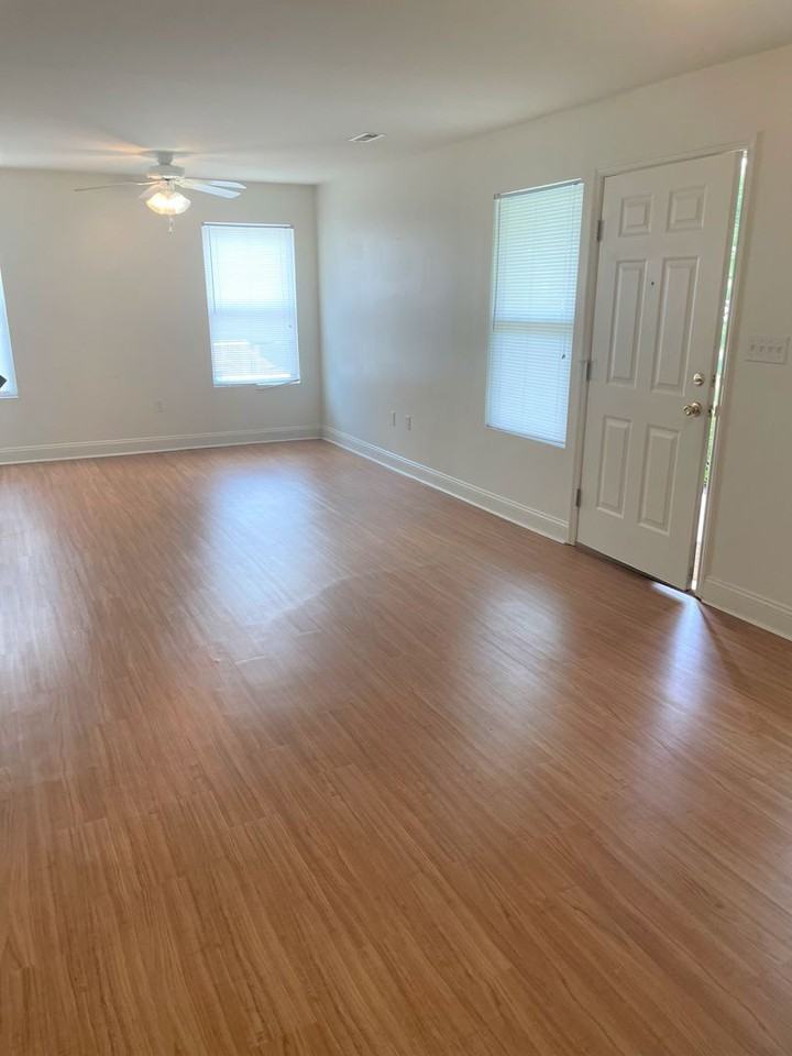 1913 Tabor Village Drive - Photo 3 of 15