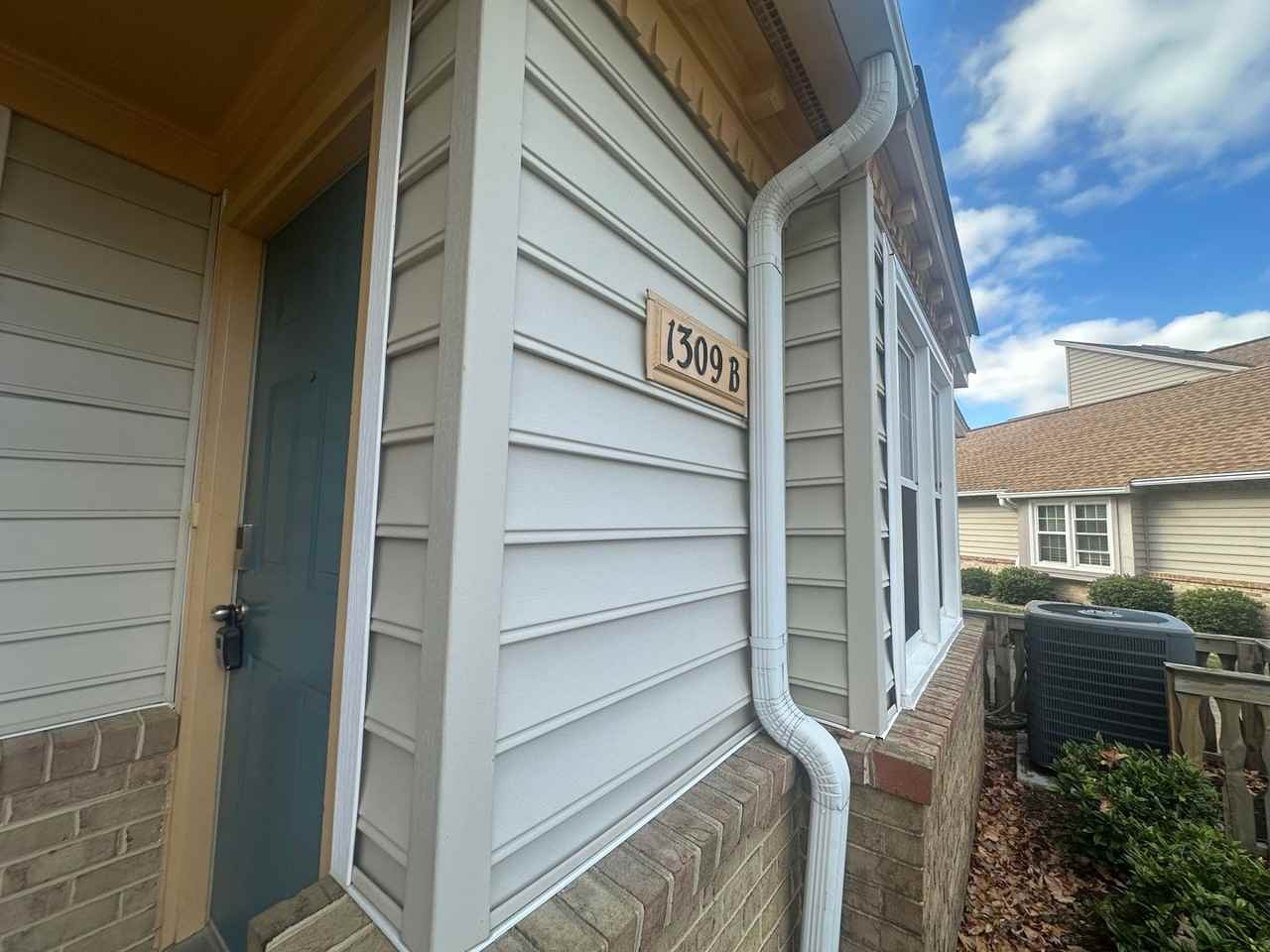 1309 Quail Creek Holw #B - Photo 2 of 27