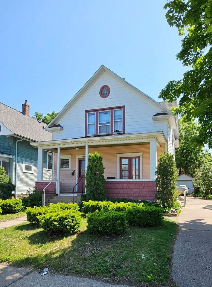 1090 Southeast 13th Avenue