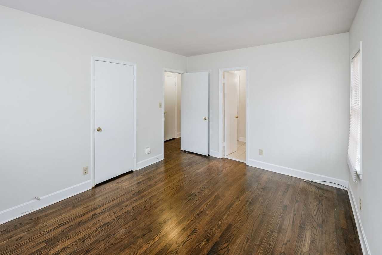 7029 Yorktowne Dr - Photo 3 of 28