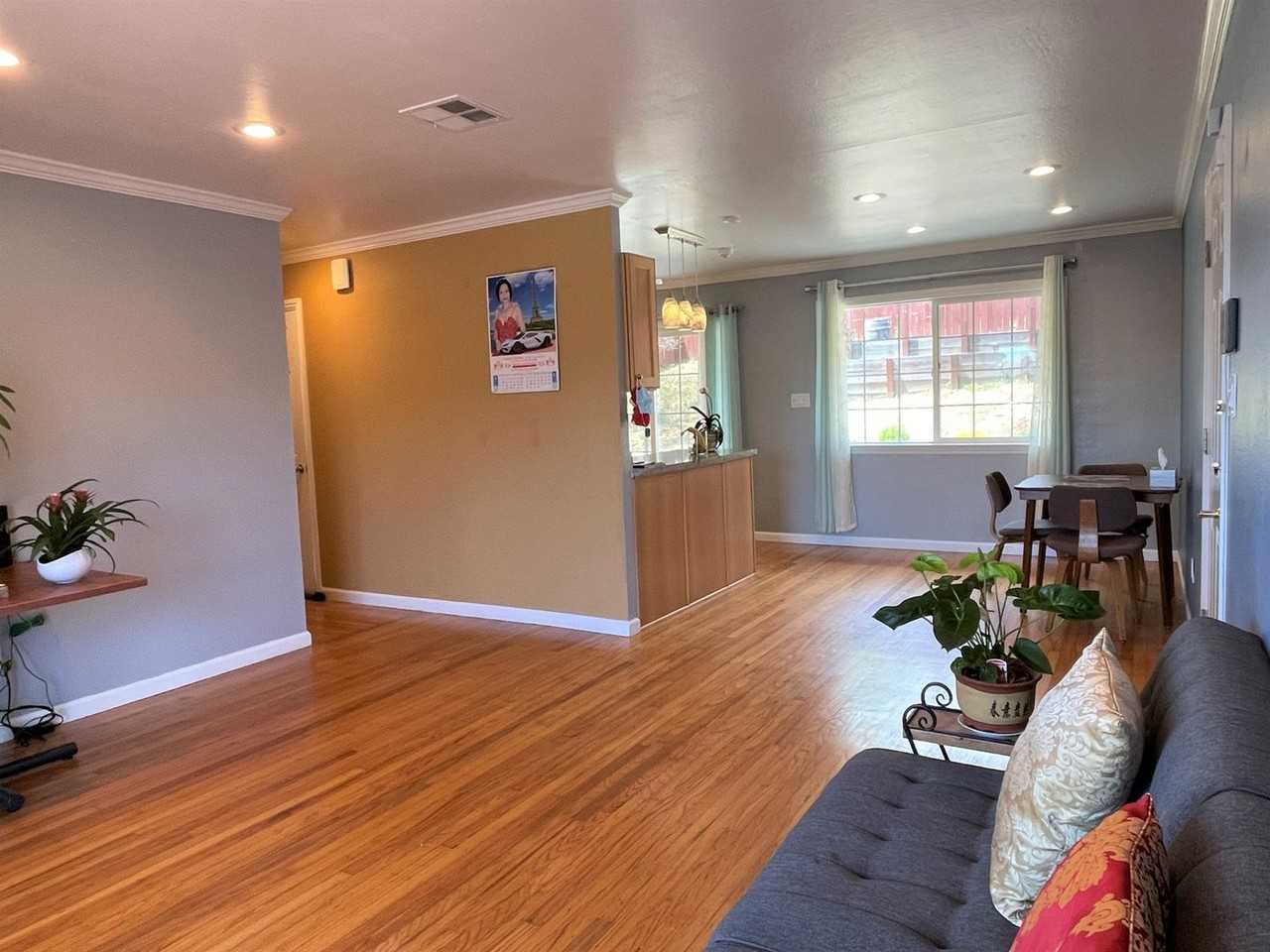 635 Drake Avenue - Photo 5 of 22