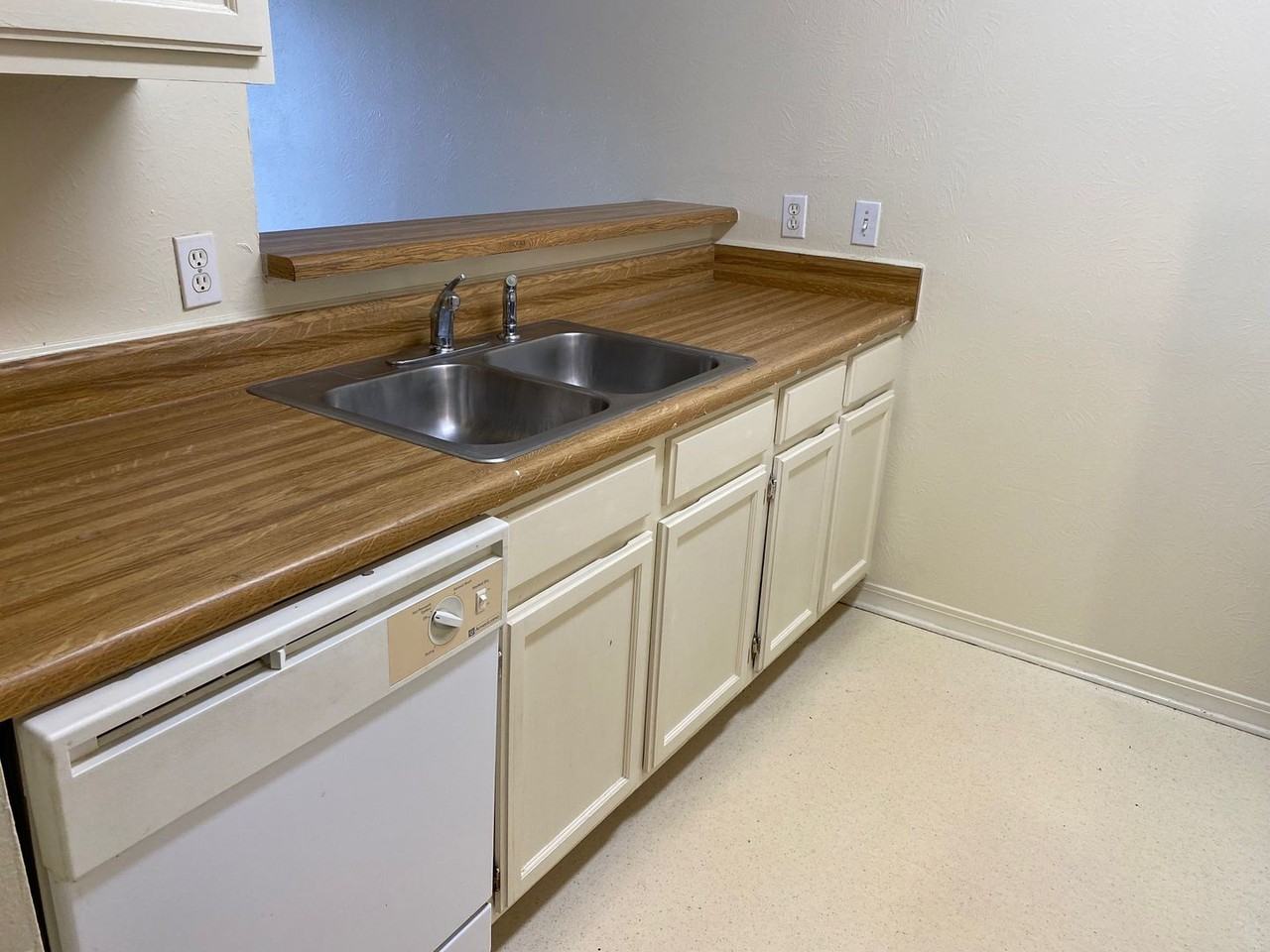 5705 E Texas St #85 - Photo 3 of 8