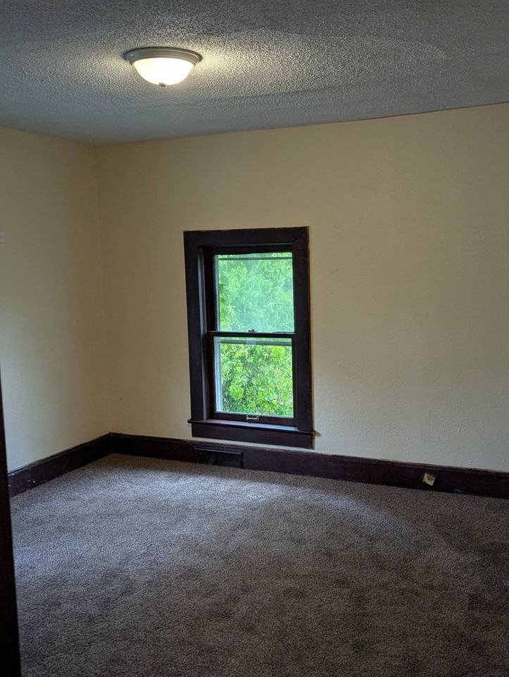 1115 Jackson Street - Photo 5 of 9