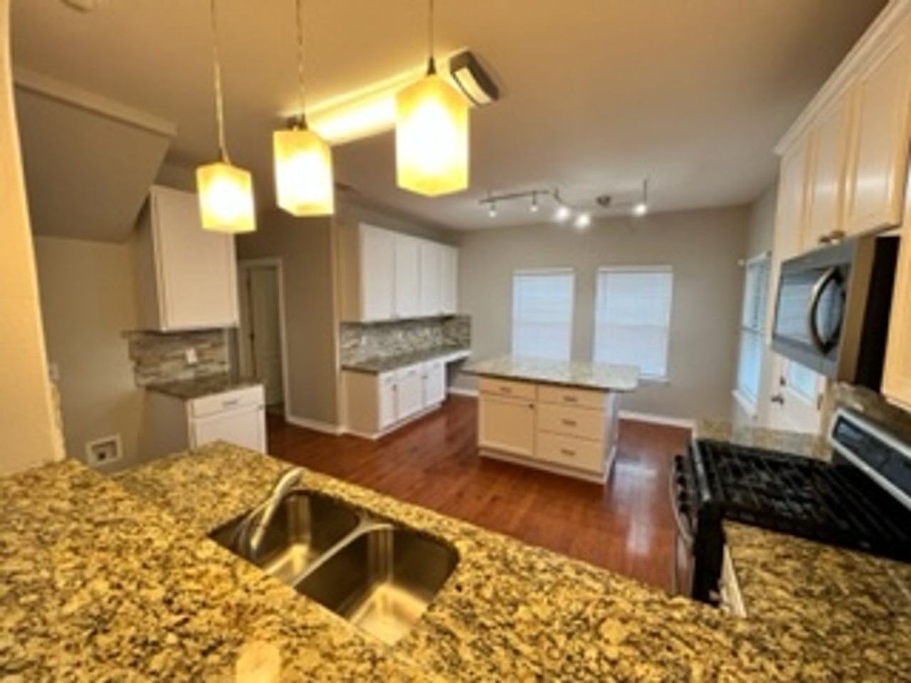 3100 Cantera Ct - Photo 4 of 32