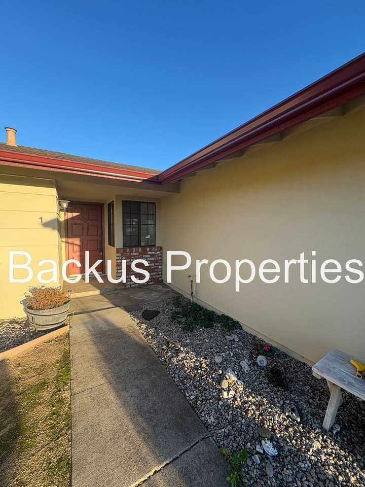 1 Van Ness Circle - Photo 3 of 30