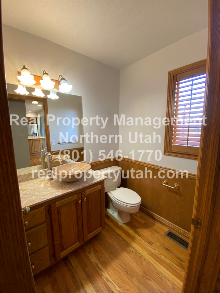 986 Oakwood Dr - Photo 6 of 31