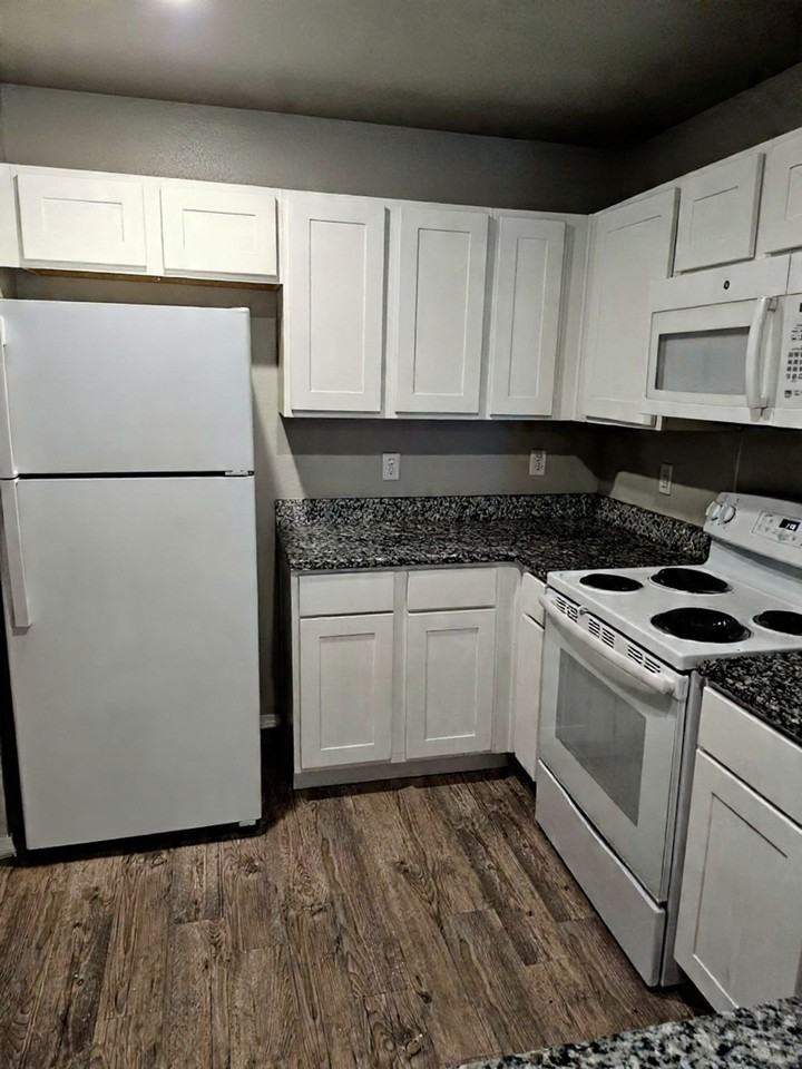 FARMHOUSE ROW - Photo 3 of 9