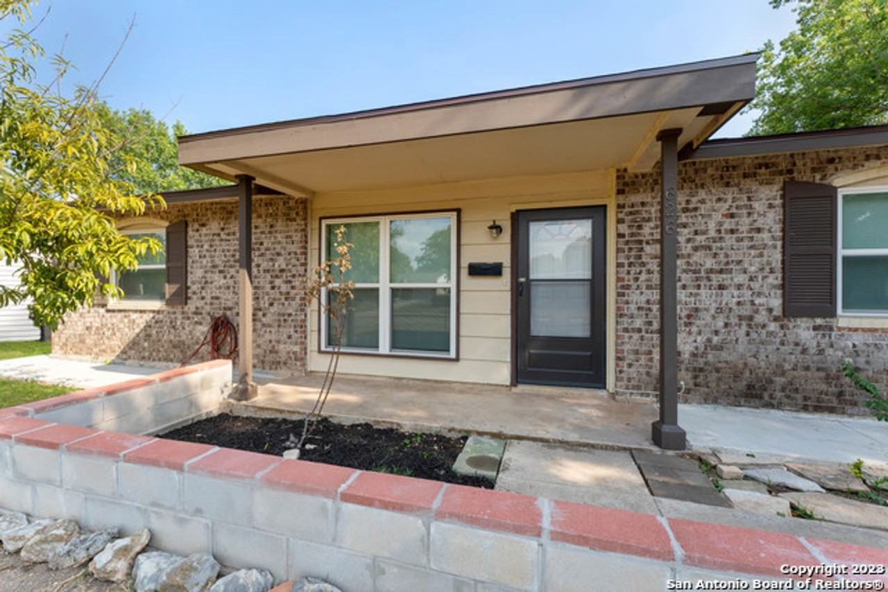 626 Aviation Avenue - Photo 3 of 24