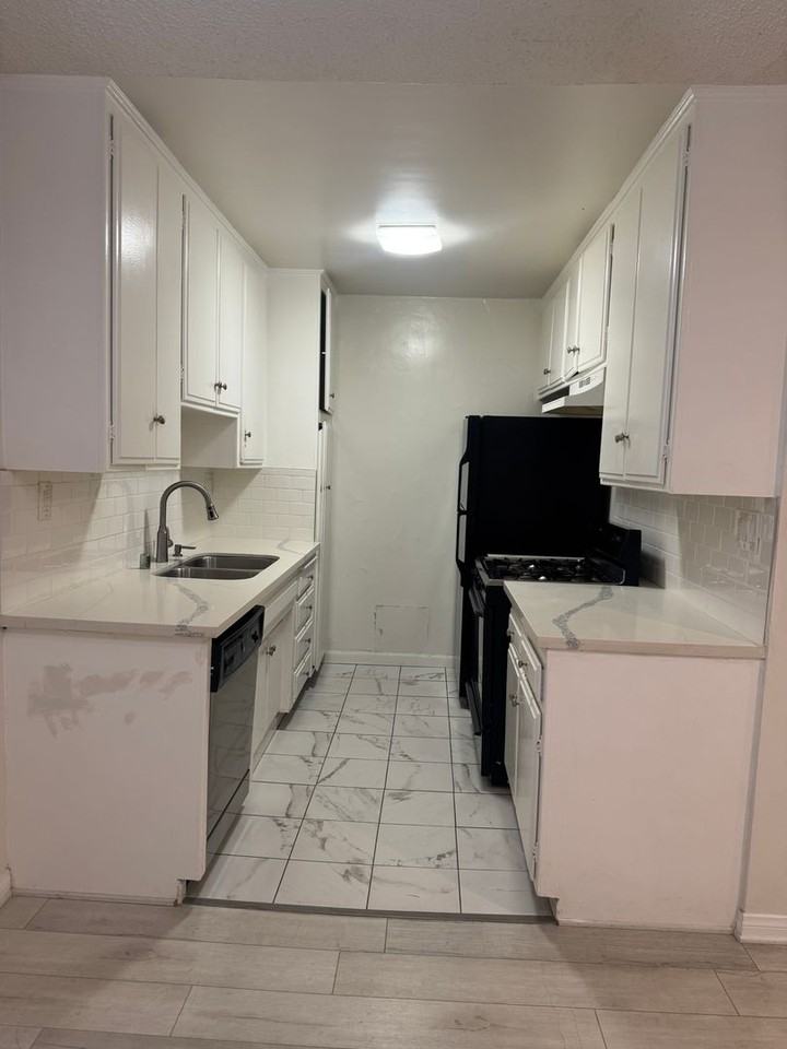 1041 9th St. - Photo 3 of 50