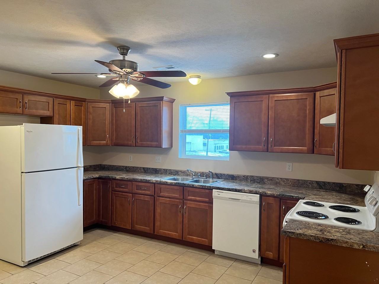 1020 East Lynn Street - Photo 2 of 7