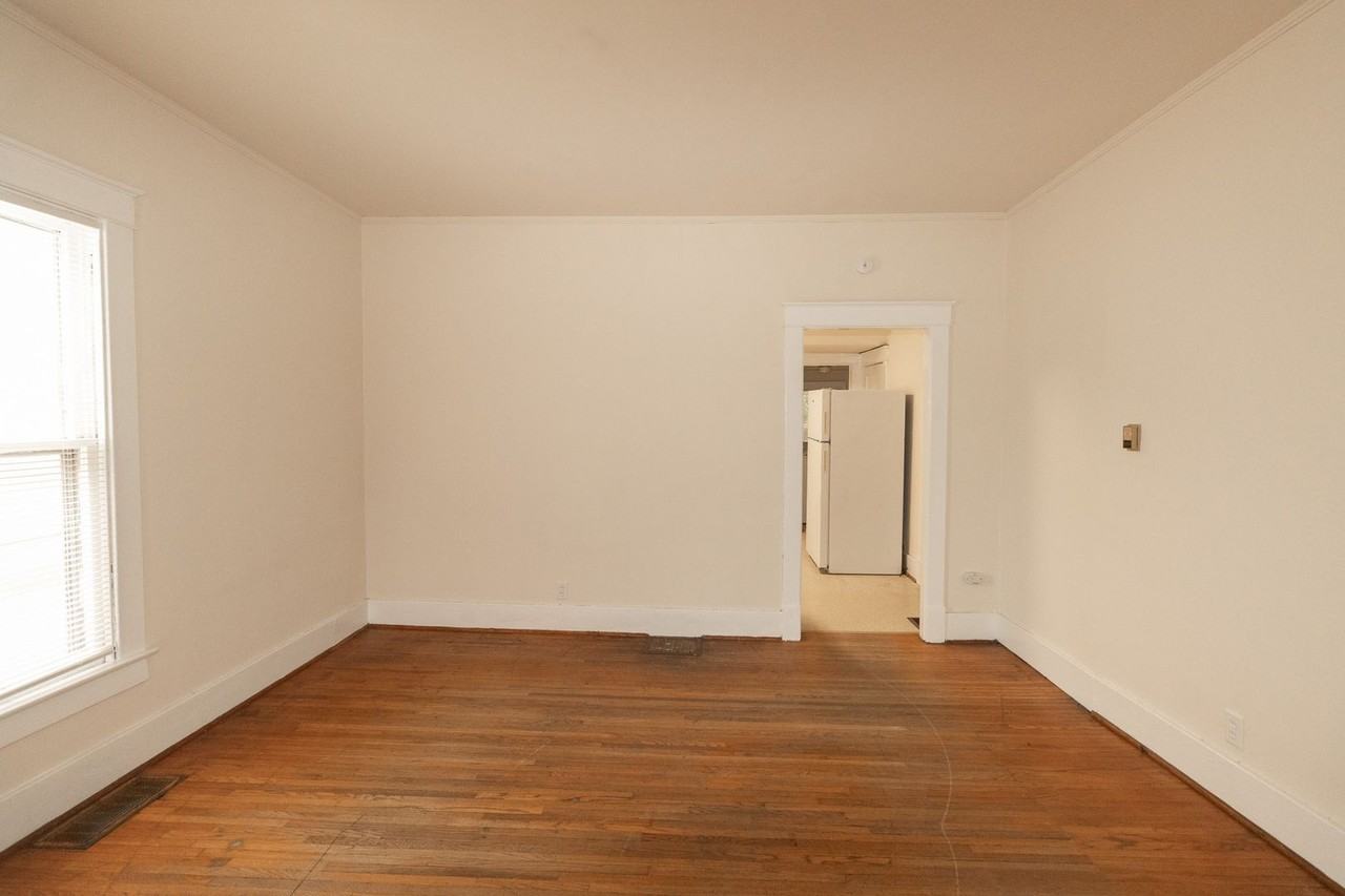 1008 Rogers St - Photo 5 of 20
