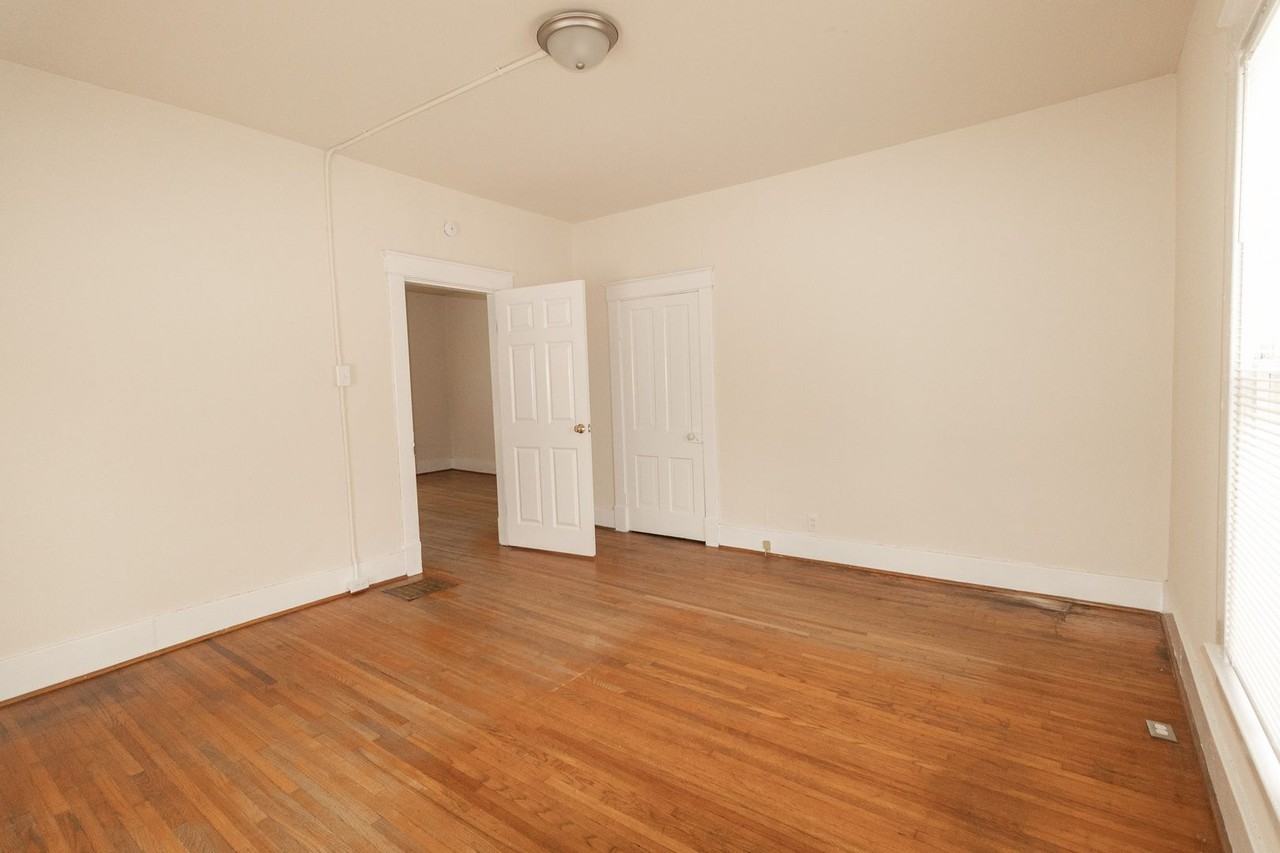 1008 Rogers St - Photo 7 of 20