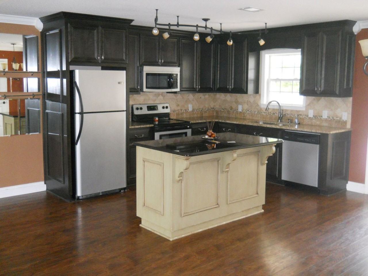 4033 Glen Laurel Dr N - Photo 7 of 18