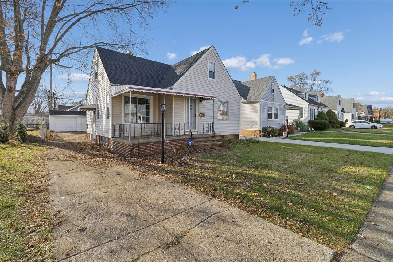 2531 North Ave - Photo 2 of 31