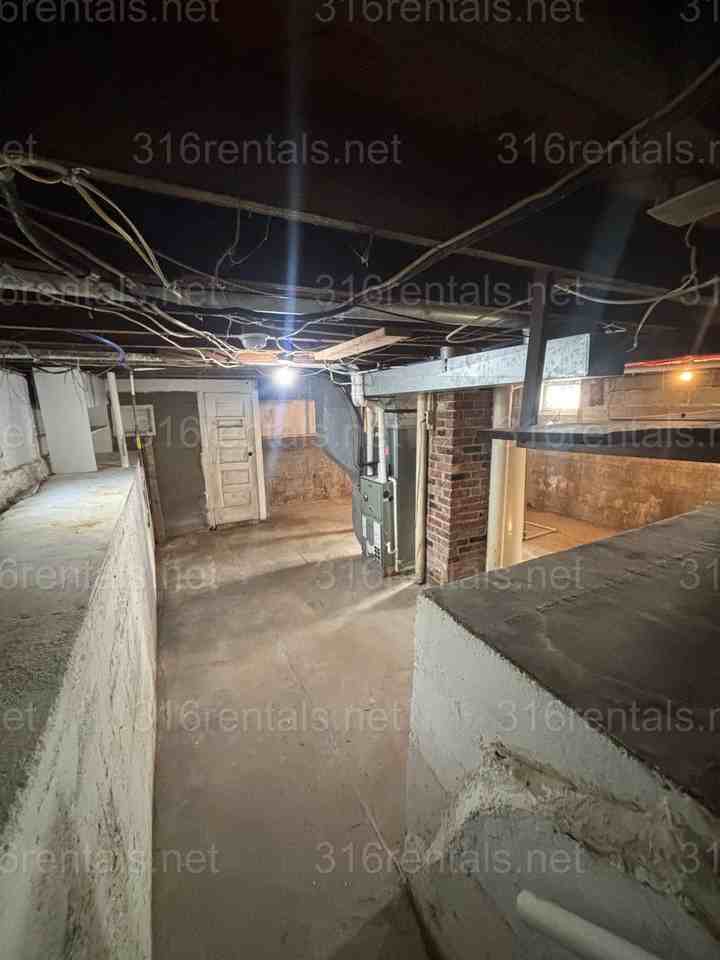 521 N Summit St - Photo 5 of 19