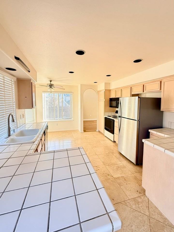 5501 Brittania Drive - Photo 5 of 12