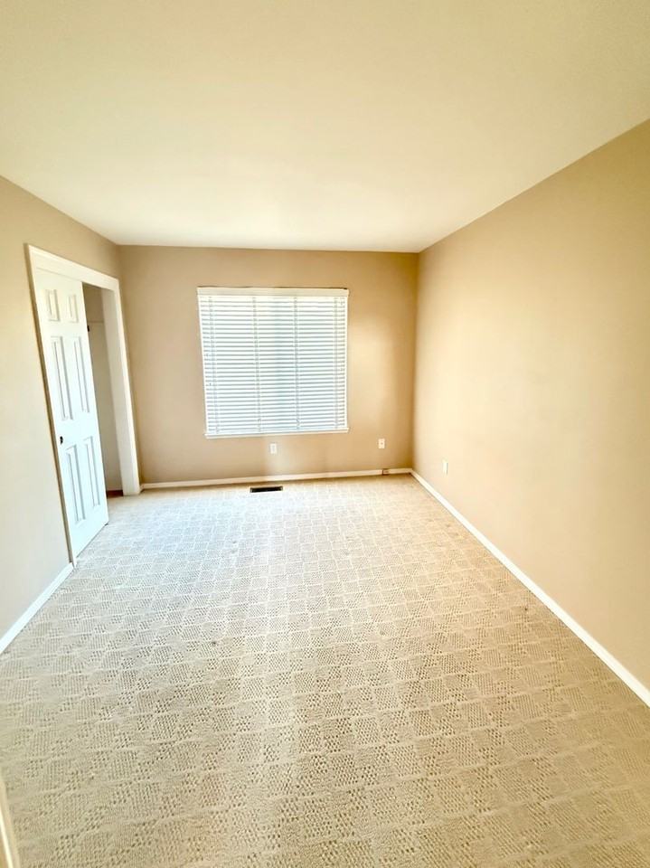 5501 Brittania Drive - Photo 6 of 12