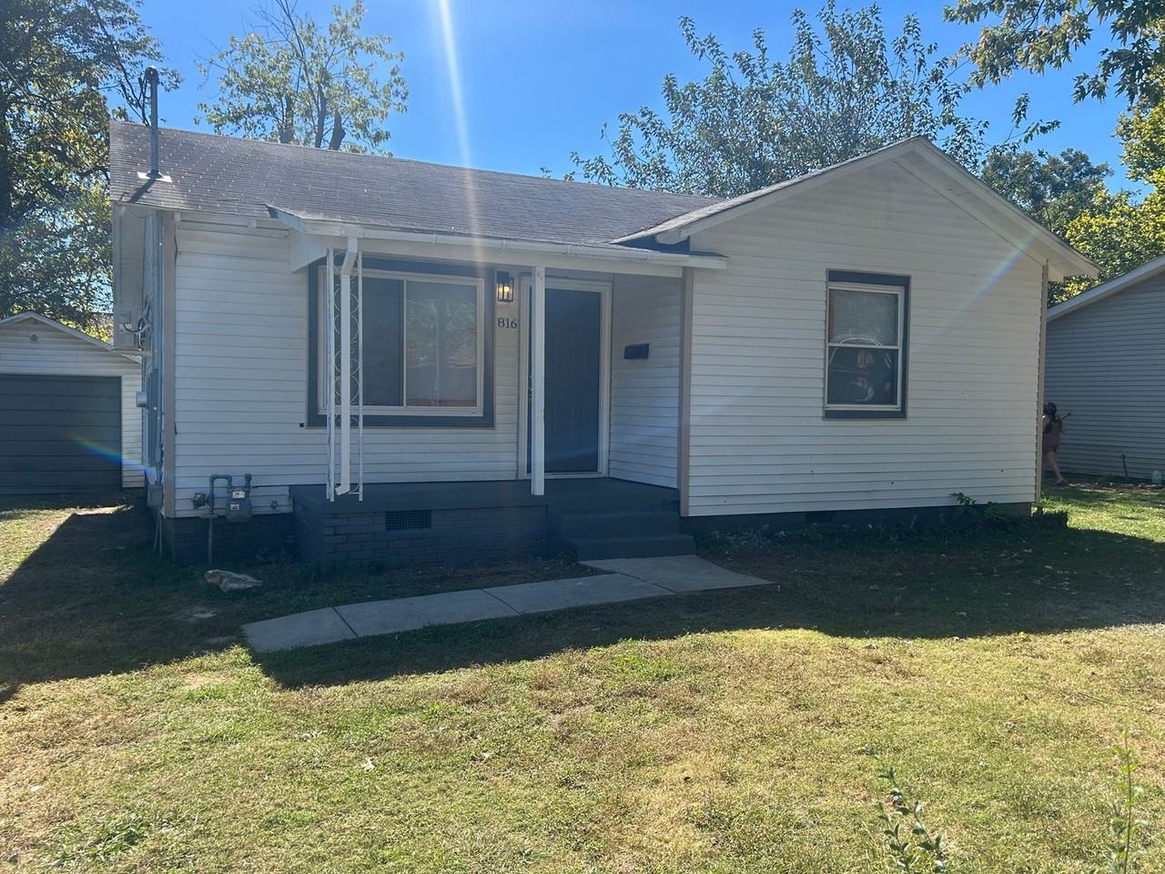 816 West 42nd Street