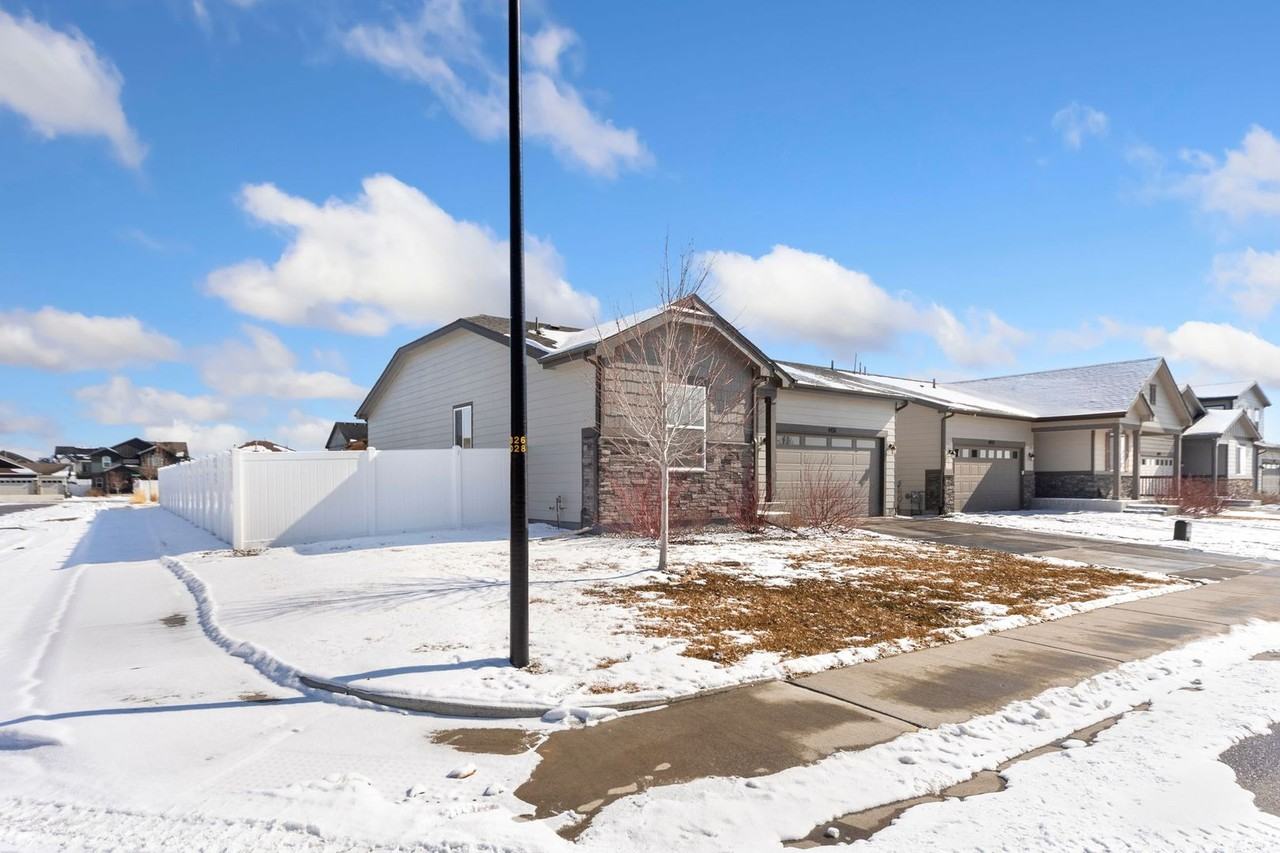 4471 Binfield Dr - Photo 2 of 10