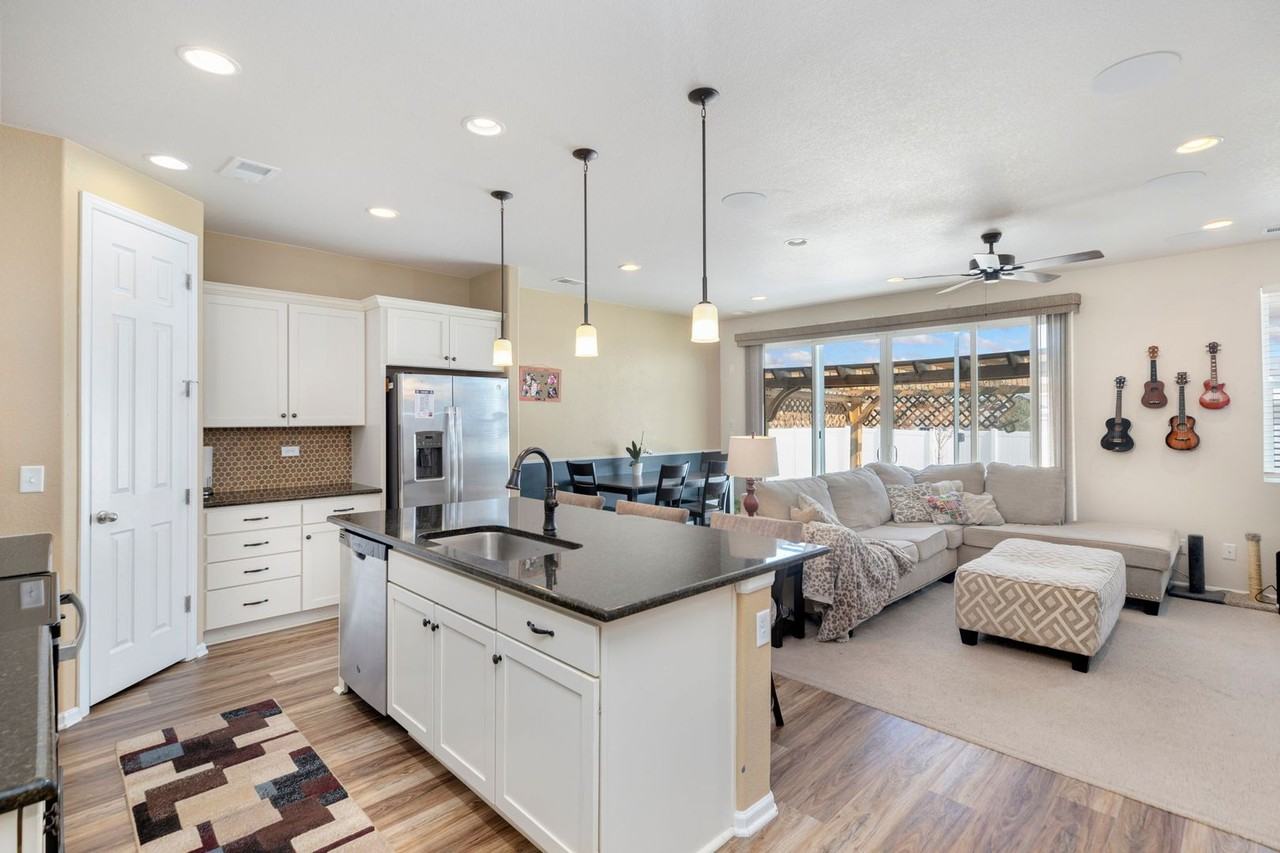 4471 Binfield Dr - Photo 4 of 10