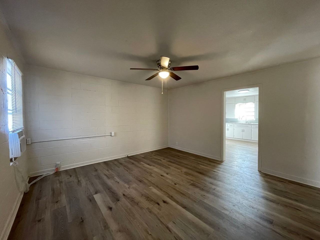 3206 Avenue a - Photo 4 of 23