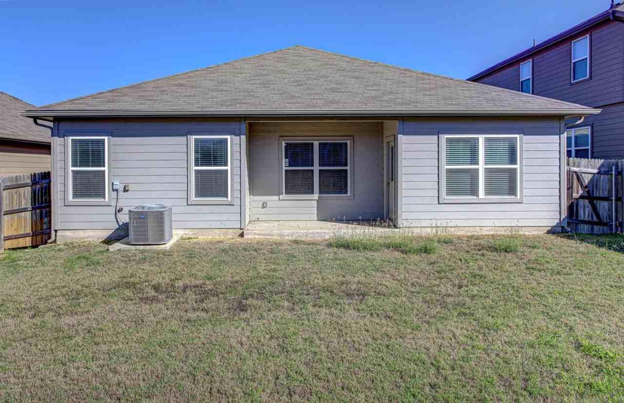 6705 Loretta White Ln - Photo 4 of 31