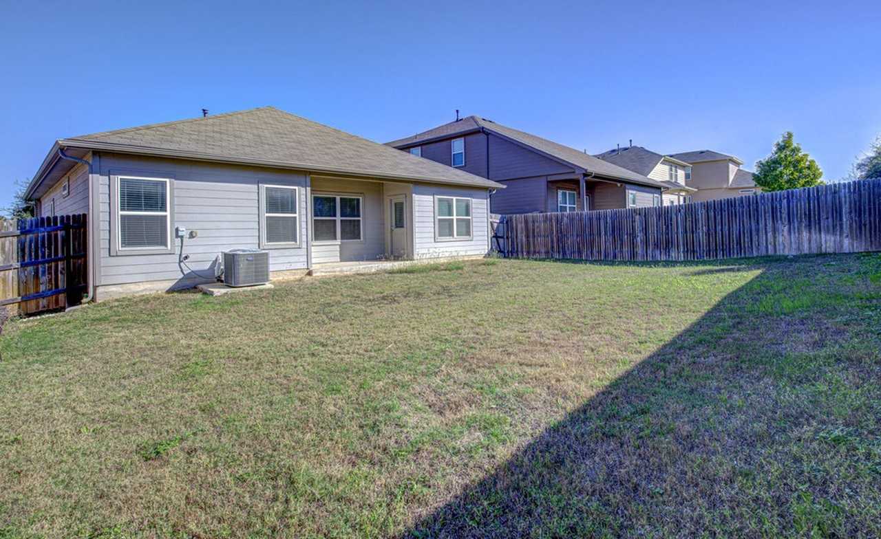 6705 Loretta White Ln - Photo 5 of 31