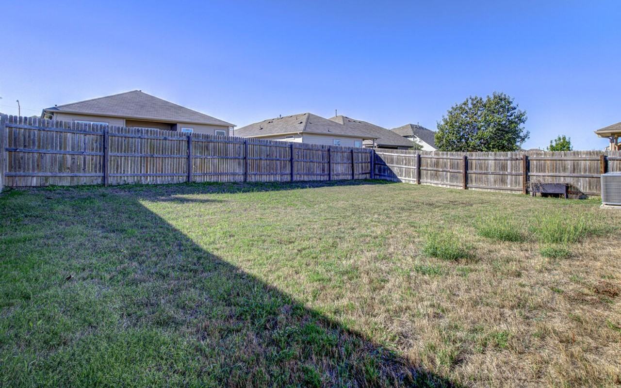 6705 Loretta White Ln - Photo 6 of 31