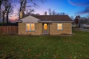 featured image of 800 W Joliet St