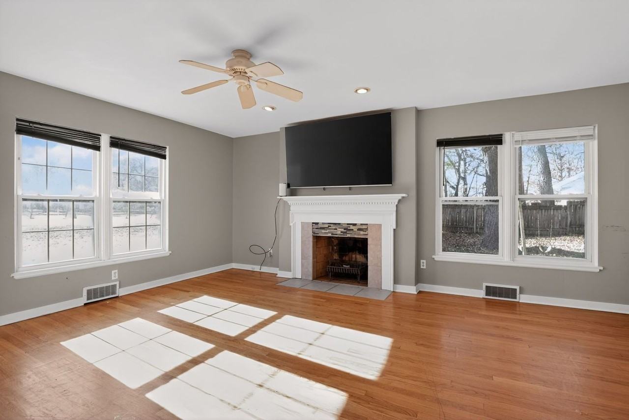 800 W Joliet St - Photo 3 of 32