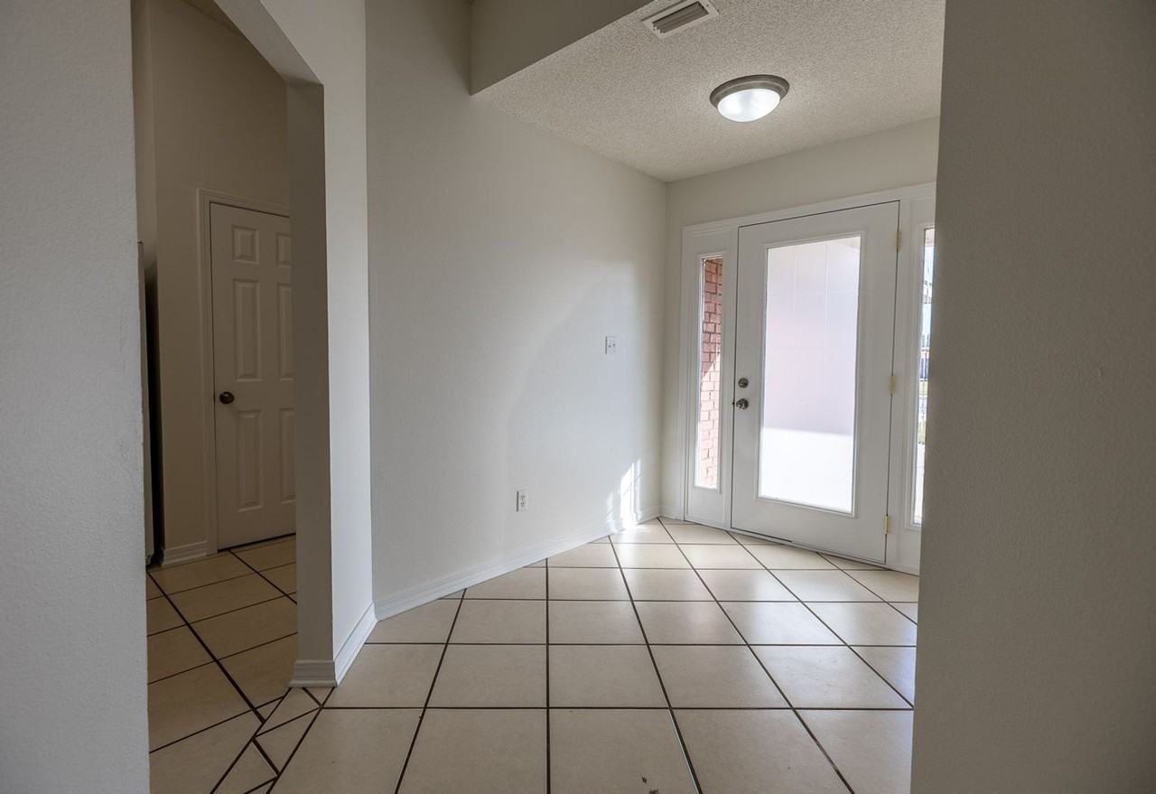 2482 W Ashford Park Dr - Photo 3 of 19