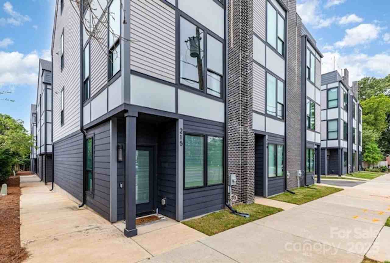 215 Freeland Ln - Photo 3 of 37