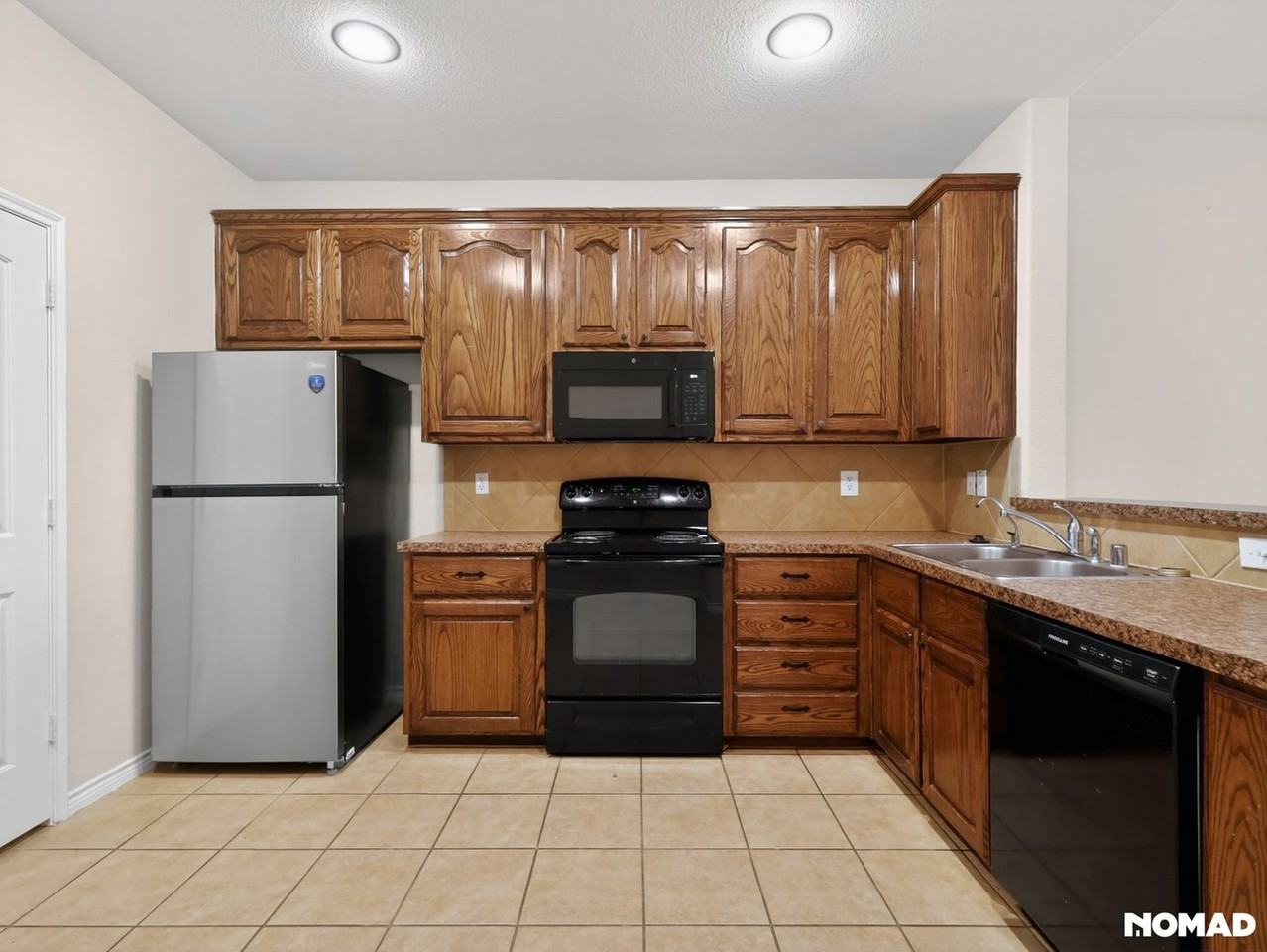 2131 Colby Ln - Photo 3 of 30