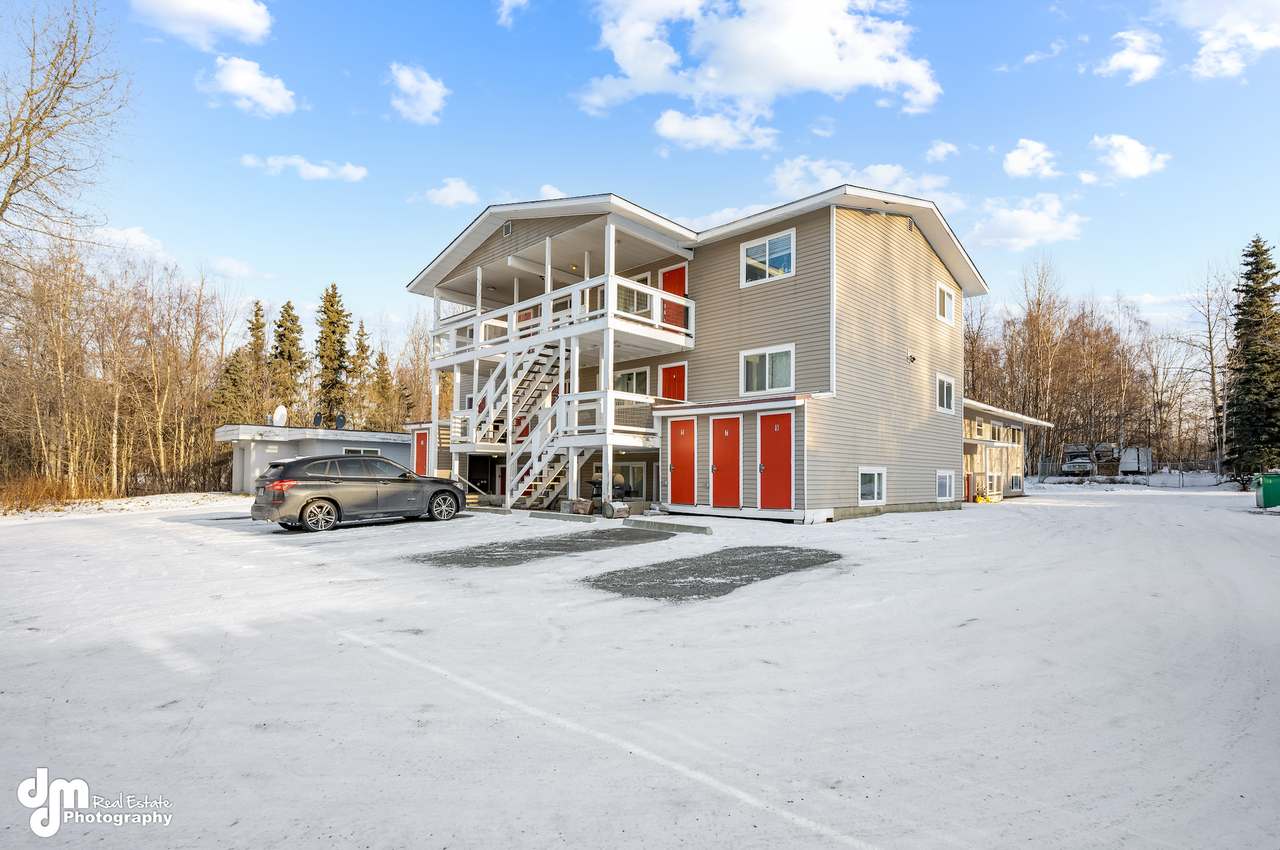 2116 Fairbanks St - Photo 3 of 15