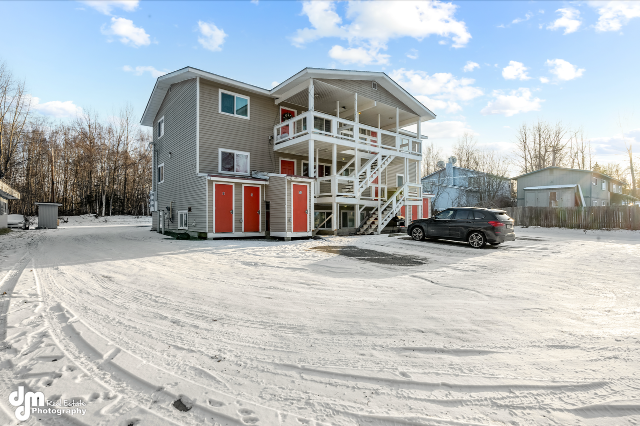 2116 Fairbanks St - Photo 5 of 15