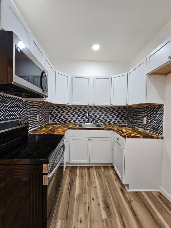 921 West Poplar Street - Photo 5 of 14