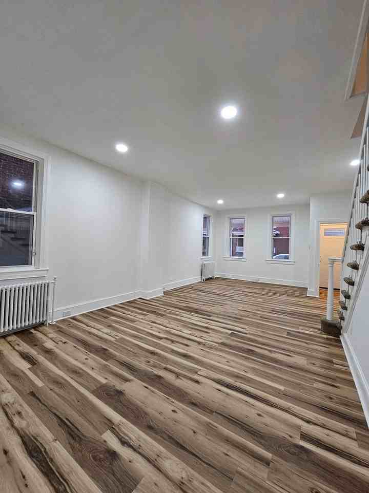 921 West Poplar Street - Photo 6 of 14