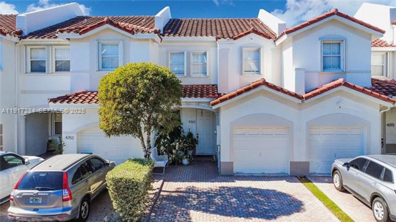 4362 4362 NW 114th Path TH 4362 #0 - Photo 3 of 17