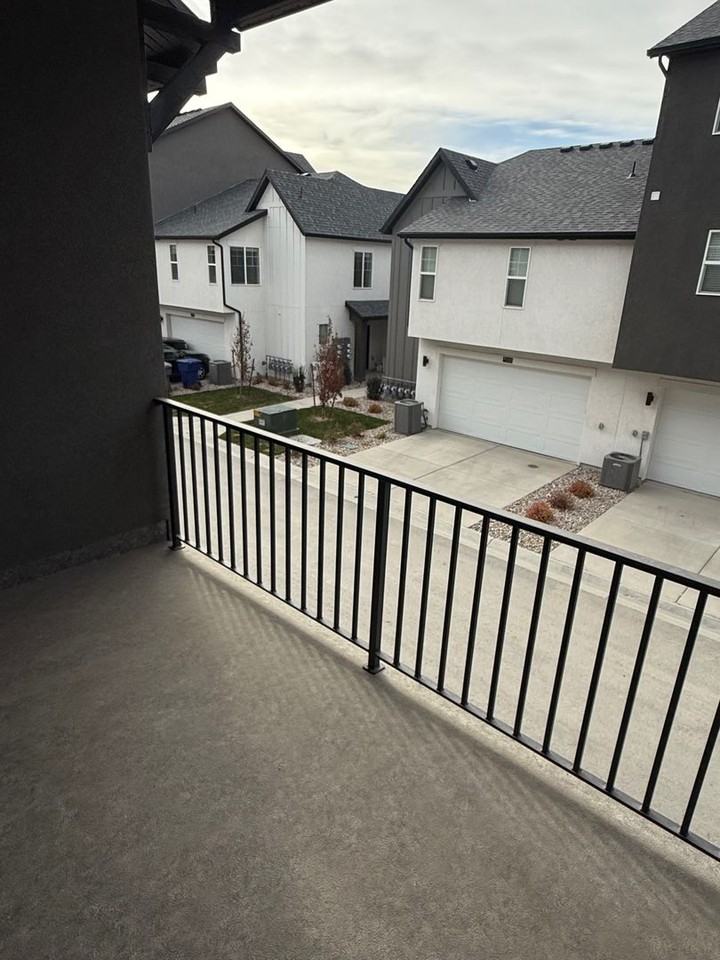 1166 N Clifton Dr - Photo 5 of 22