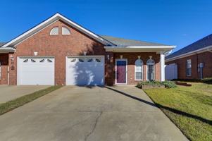 featured image of 33 Crescent Moon Court