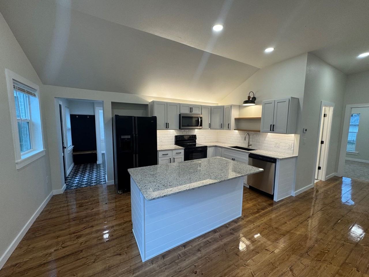 716 N Madison St - Photo 2 of 14