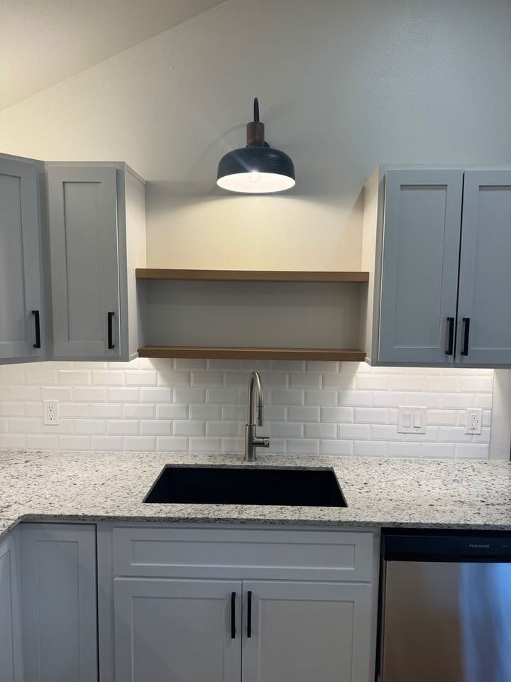 716 N Madison St - Photo 3 of 14