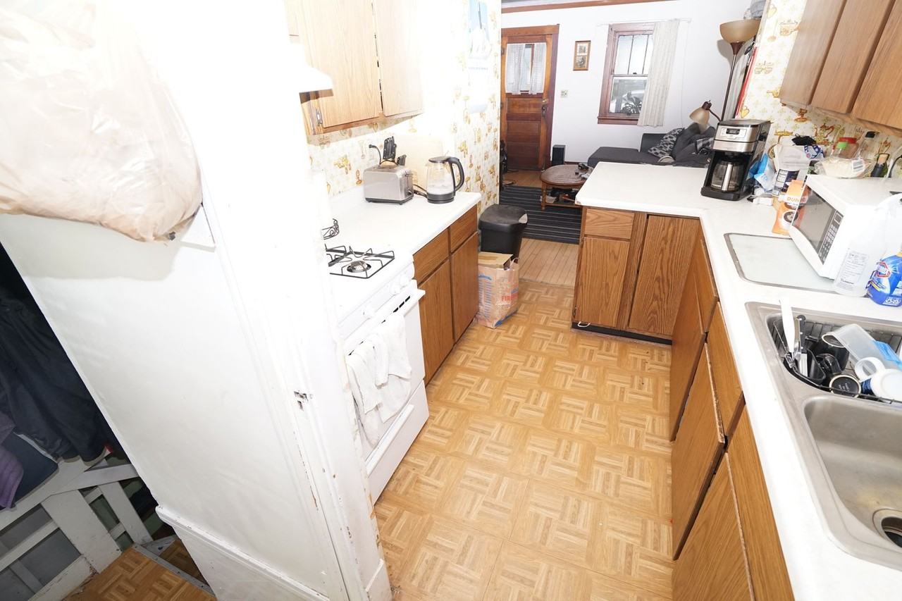 511 S Brooks St - Photo 6 of 17