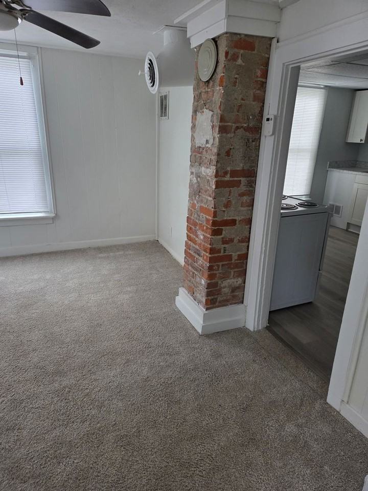 547 East Union Street - Photo 3 of 6