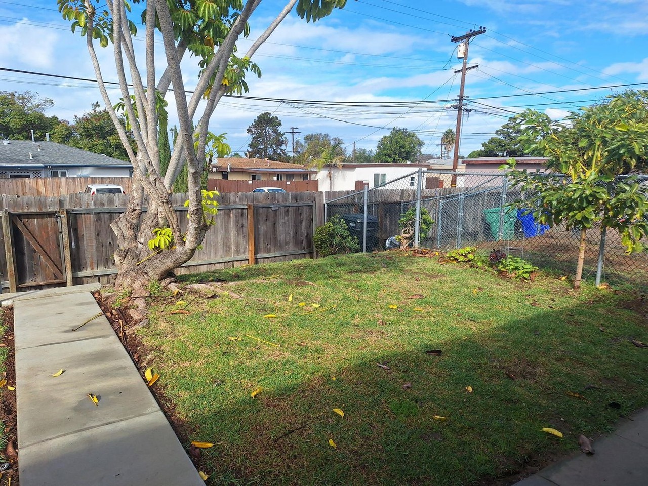 4888 Clairemont Dr - Photo 4 of 16