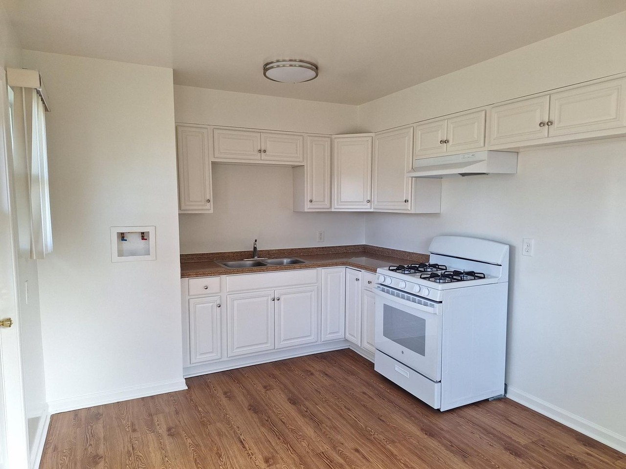 4888 Clairemont Dr - Photo 6 of 16